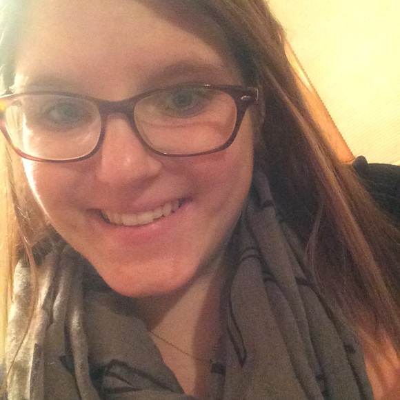 Meet your Posher, Katlyn - Picture 2 of 2